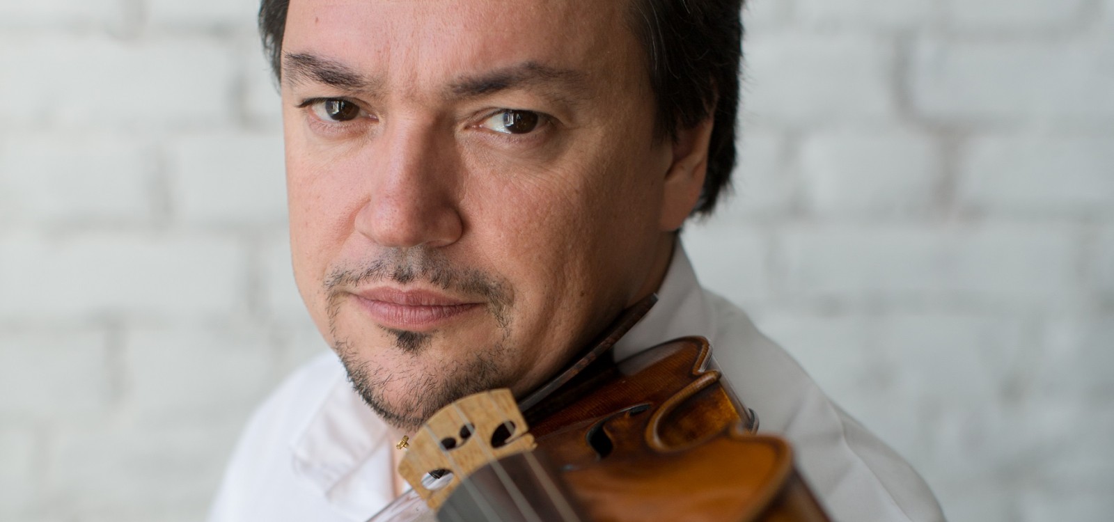 Chichon dirige a la Orquesta Filarmónica de Gran Canaria la Suite de Cascanueces y el Concierto para violín de Chaikovski con Sergej Krylov como solista