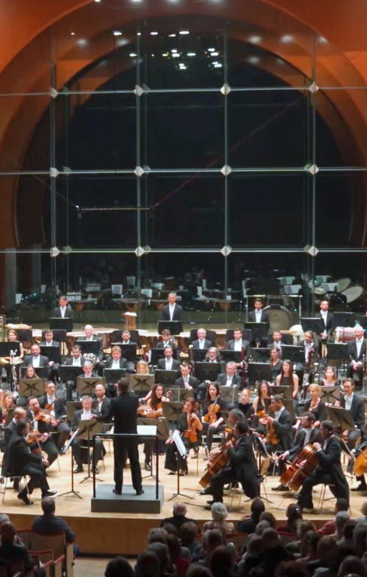 La Orquesta Filarmónica de Gran Canaria sorprende al público del Festival de Música de Canarias con una emotiva obra en solidaridad con los músicos de Ucrania