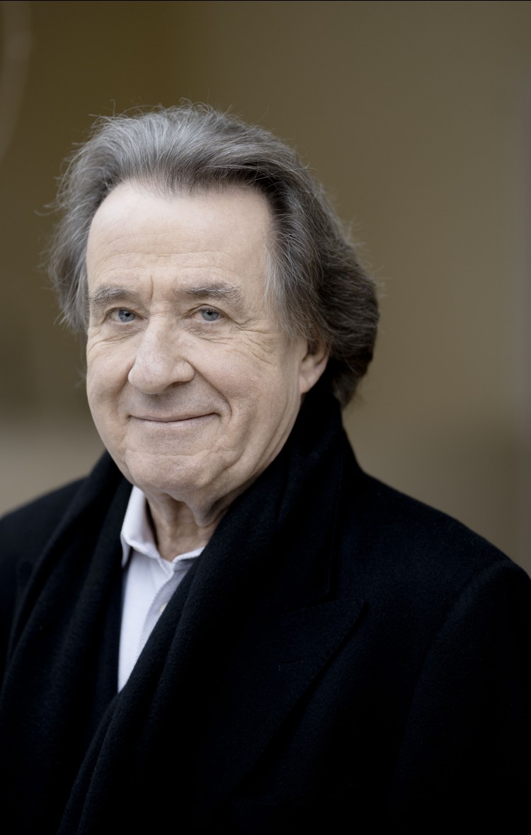 Rudolf Buchbinder marca un hito junto a la Orquesta Filarmónica de Gran Canaria tocando los Conciertos para piano de Beethoven dirigidos por Chichon