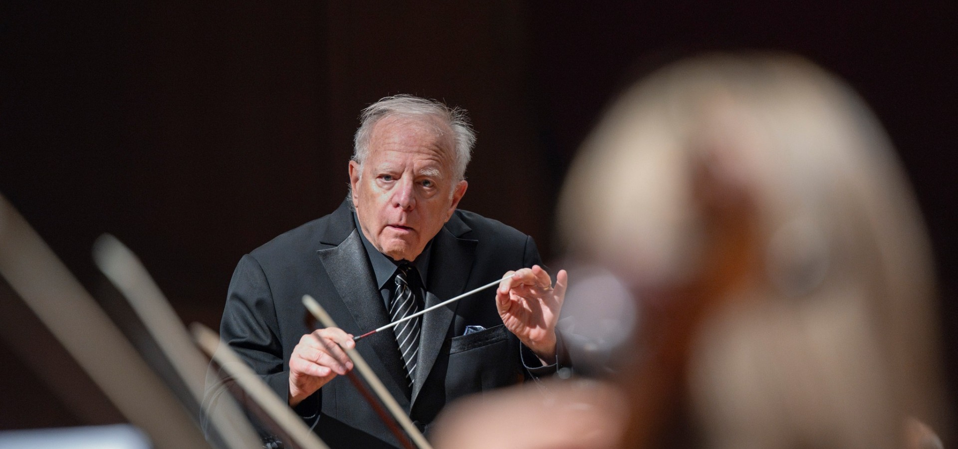 Leonard Slatkin trae los Sonidos de la Tierra a la temporada de la OFGC