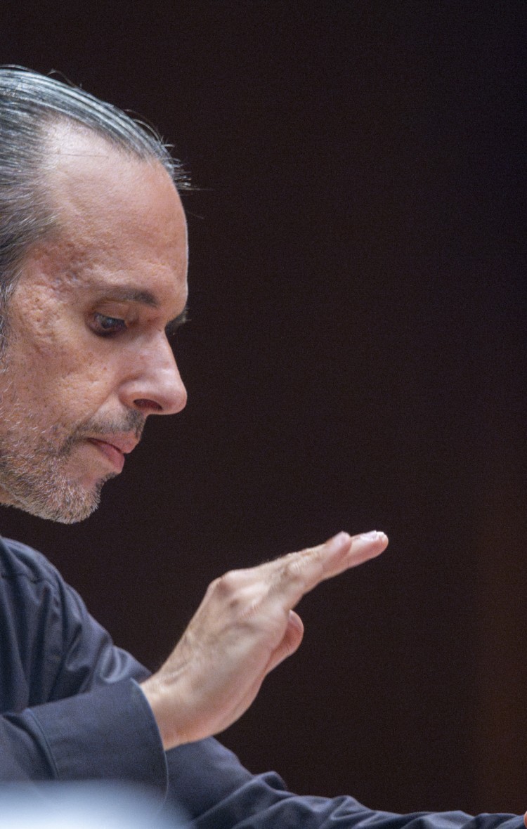 Constantinos Carydis vuelve a la Orquesta Filarmónica de Gran Canaria con obras de Mozart, Kodály y Koukos