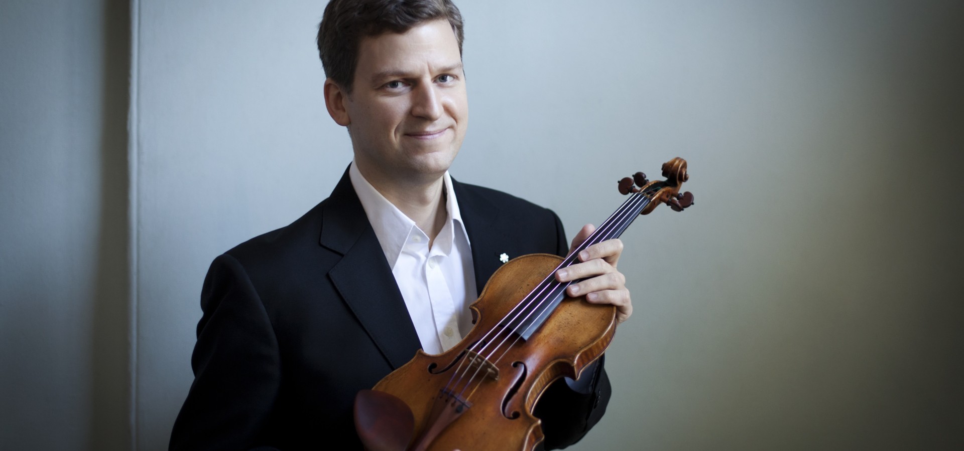 Adrian Leaper dirigirá Britten y Elgar a la Orquesta Filarmónica de Gran Canaria con James Ehnes como solista