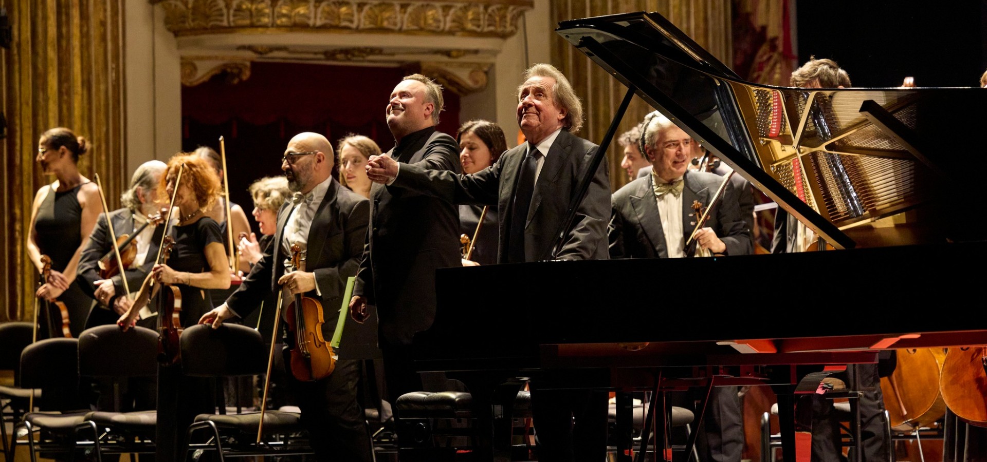 Chichon firma una noche histórica en el Teatro San Carlo de Nápoles junto a Buchbinder