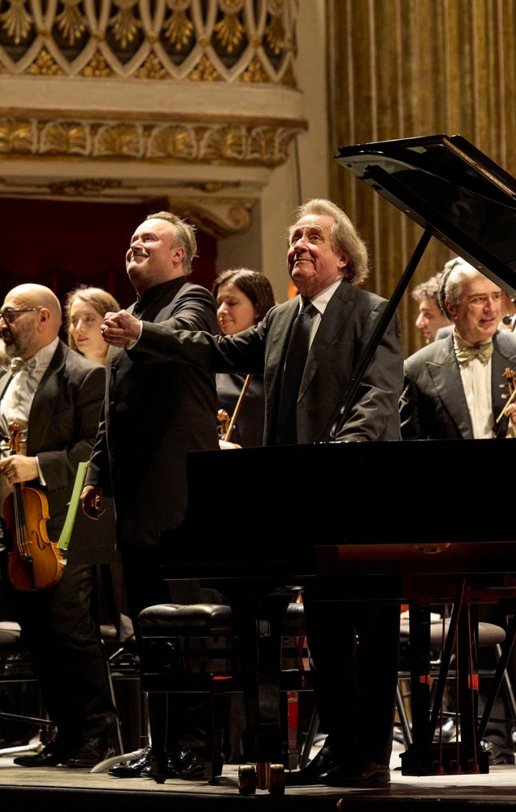 Chichon firma una noche histórica en el Teatro San Carlo de Nápoles junto a Buchbinder