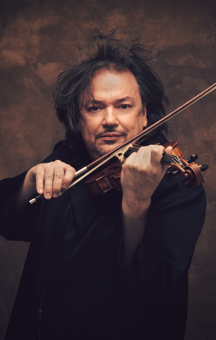 Chichon dirige Shostakovich y Mussorgski